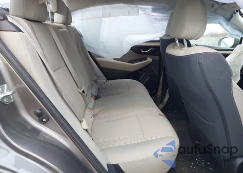 2021 Subaru Legacy Premium z USA, uszkodzony, nr VIN 4S3BWAC66M3018231